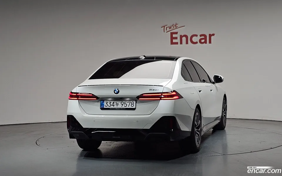 BMW 5 Series 520i 2025 — миниатюра 4