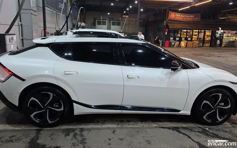 Kia EV6 4WD 2022 — миниатюра 2
