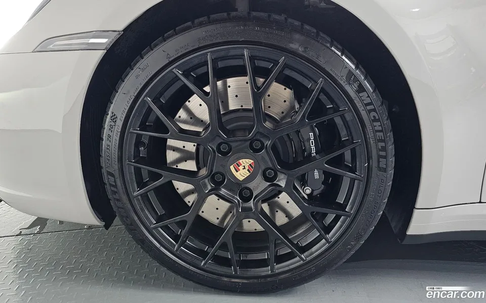 Porsche 911 (992) GTS 2023 — миниатюра 2