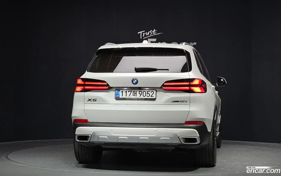 BMW X5 xDrive 50e xLine 2023 — миниатюра 4