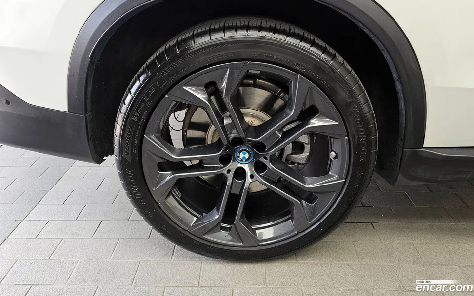 BMW X5 xDrive 50e xLine 2023 — миниатюра 5