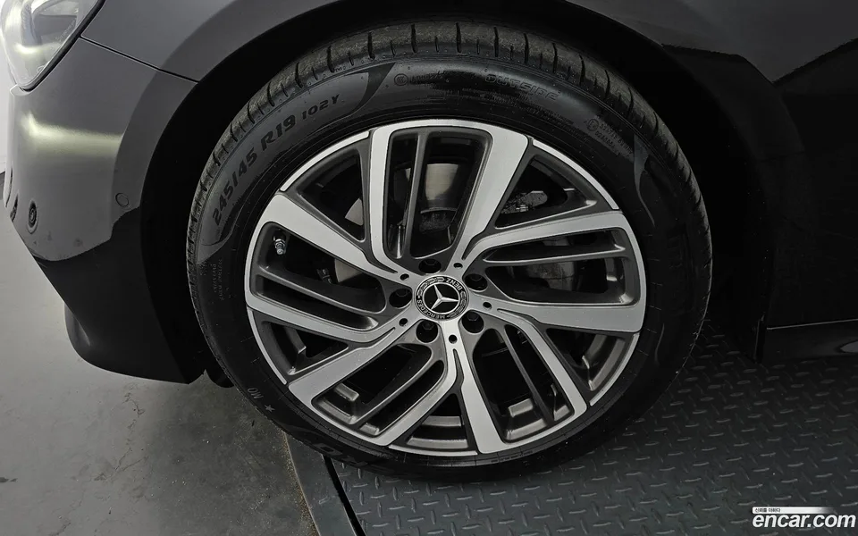 Mercedes-Benz E-Class E220d 4MATIC 2024 — миниатюра 2