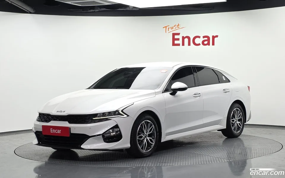 Kia K5 2.0 2023 — фото 1, купить с доставкой в Москву