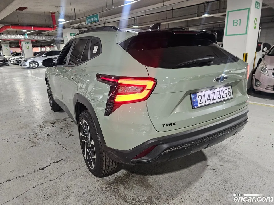 Chevrolet Trax Crossover 1.2 RS 2023 — миниатюра 2
