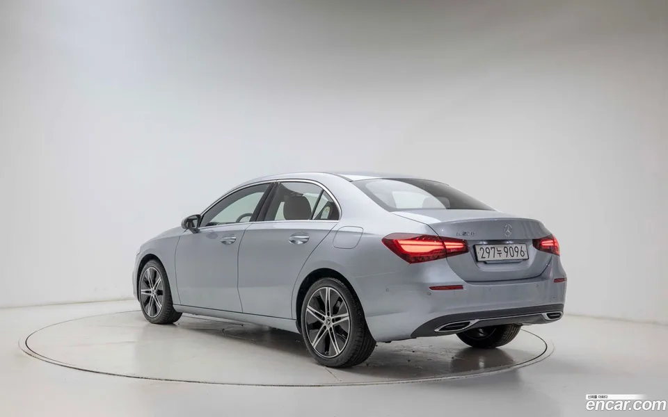 Mercedes-Benz A-Class A220 2025 — миниатюра 2