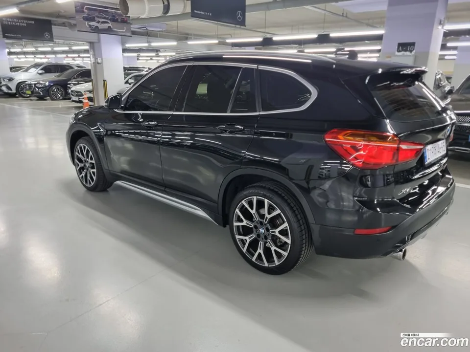 BMW X1 xDrive 20i xLine 2022 — миниатюра 5