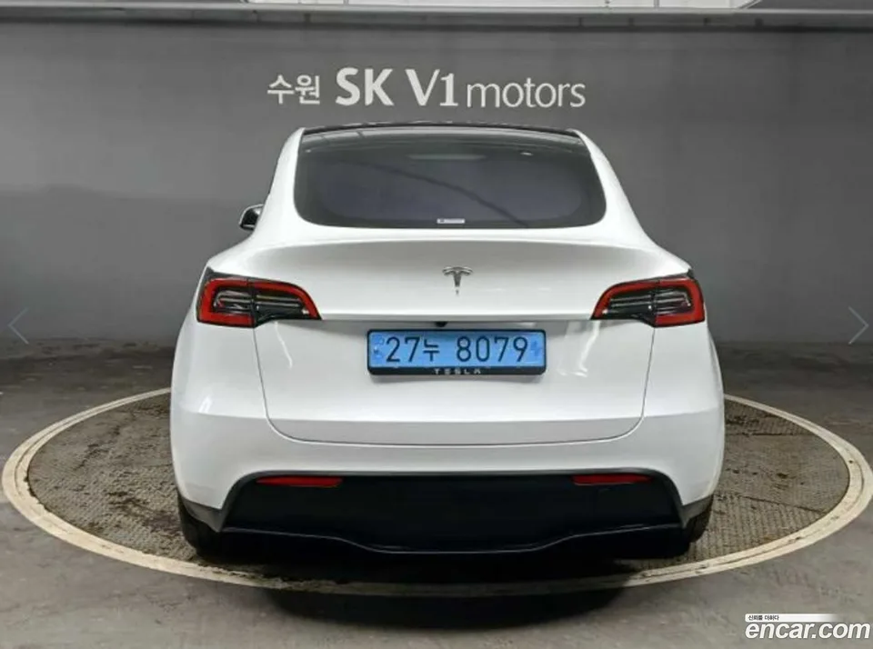 Tesla Model Y RWD 2025 — миниатюра 2