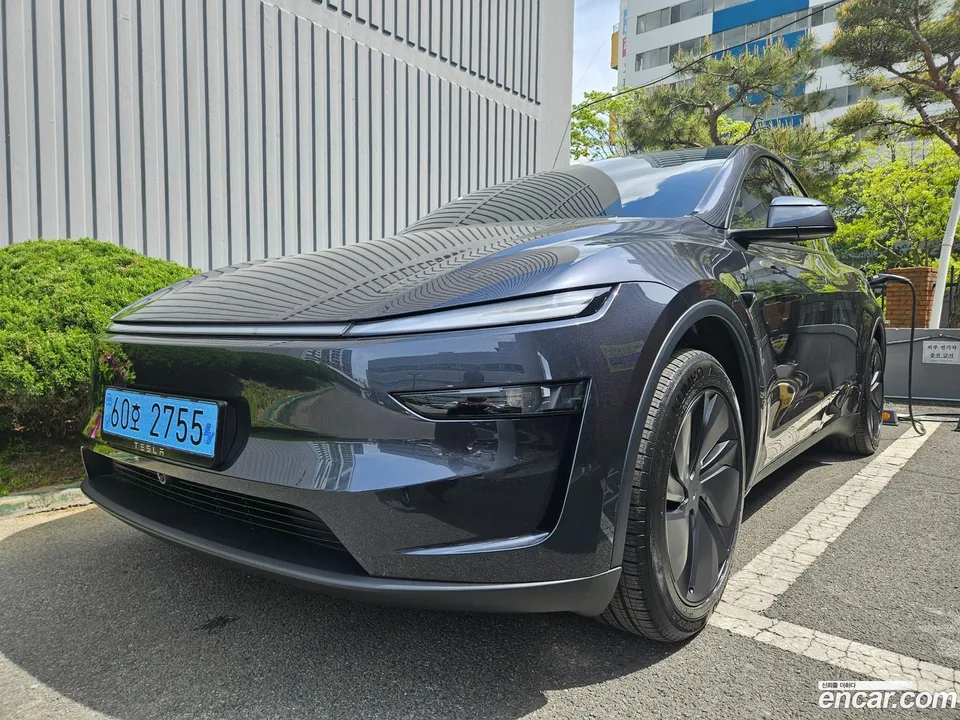 Tesla Model Y RWD 2026 — фото 1, купить с доставкой в Москву