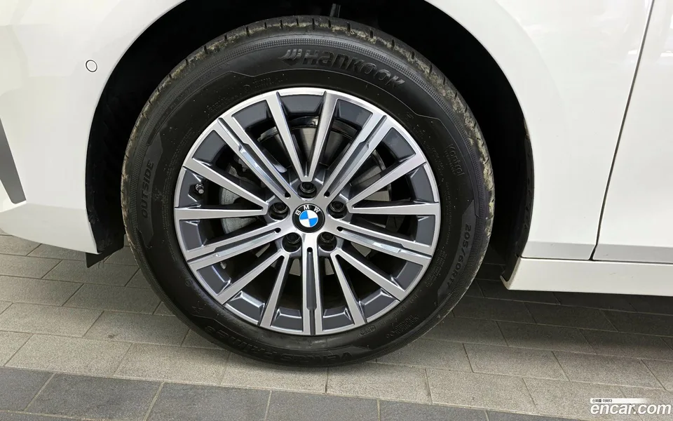 BMW 2 Series Active Tourer 220i 2024 — миниатюра 2