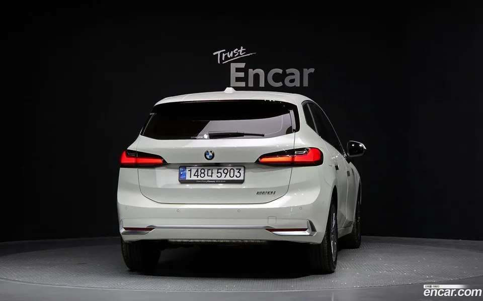 BMW 2 Series Active Tourer 220i 2024 — миниатюра 4