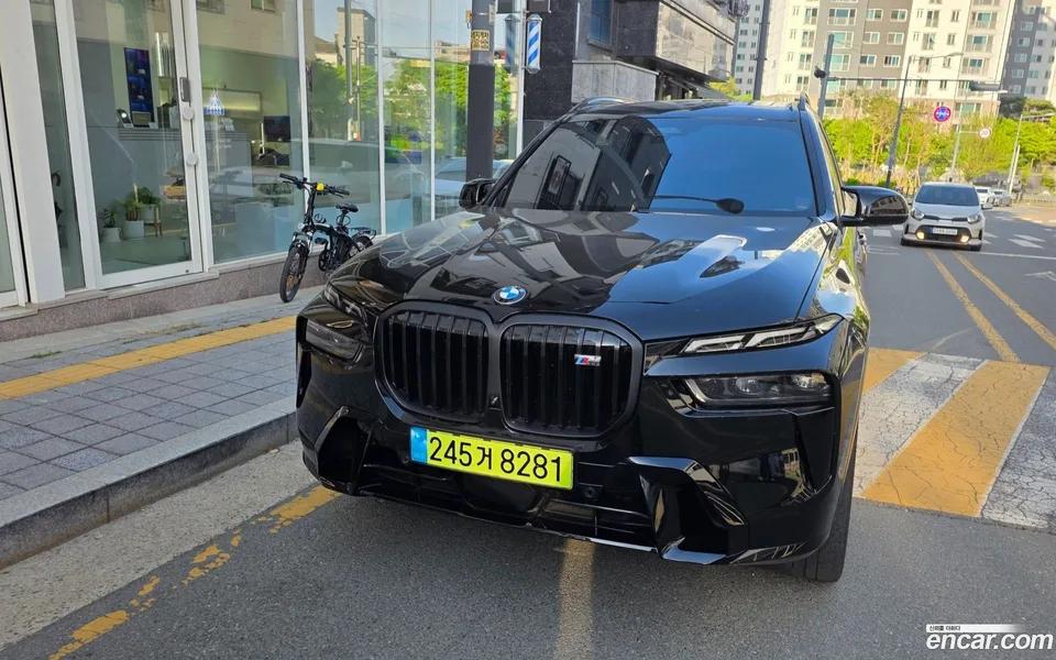 BMW X7 M60i xDrive M 6 2024 — миниатюра 5