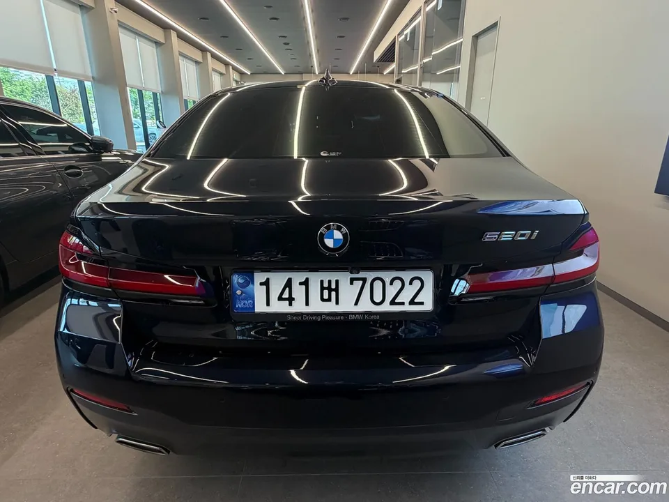 BMW 5 Series 520i M 2023 — миниатюра 3