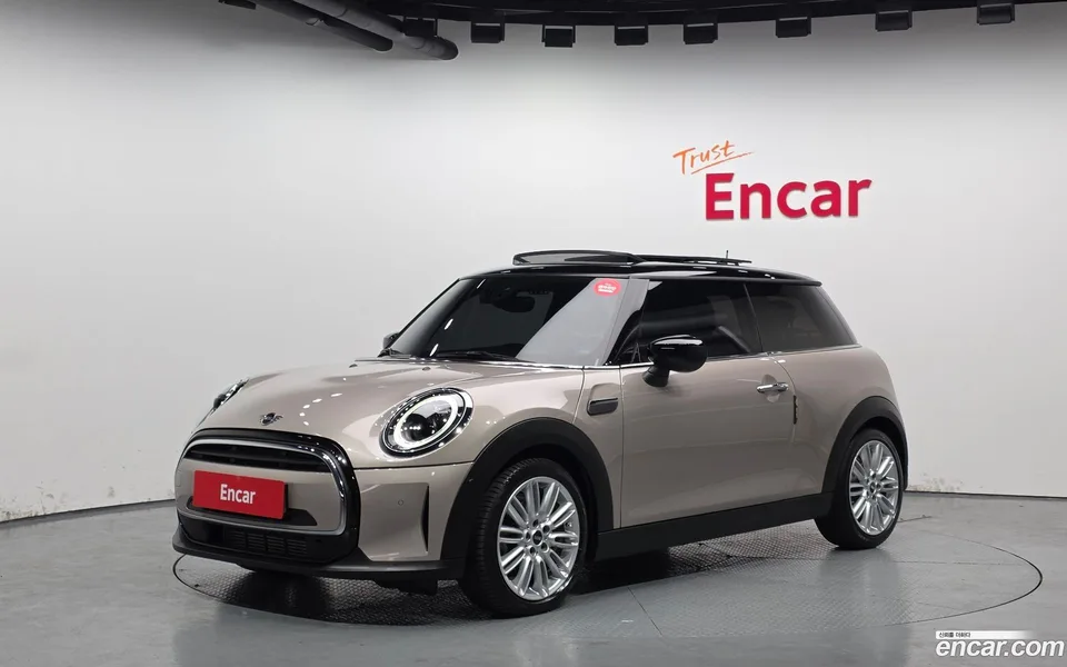 MINI Cooper 2023 — фото 1, купить с доставкой в Москву