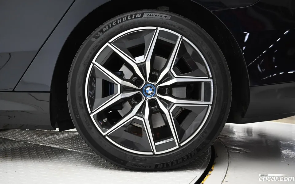 BMW i5 eDrive 40 M 2024 — миниатюра 2