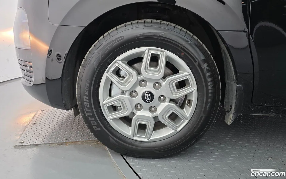 Hyundai Staria L3.5 3 2025 — миниатюра 2