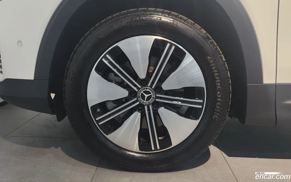 Mercedes-Benz EQB EQB300 4MATIC 2025 — миниатюра 2