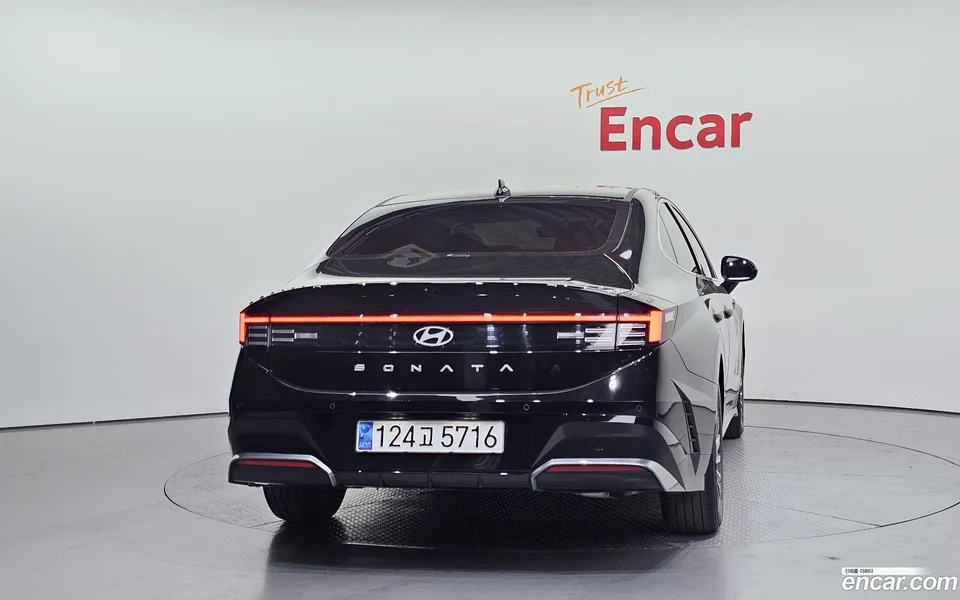 Hyundai Sonata The Edge Hybrid 2023 — миниатюра 4