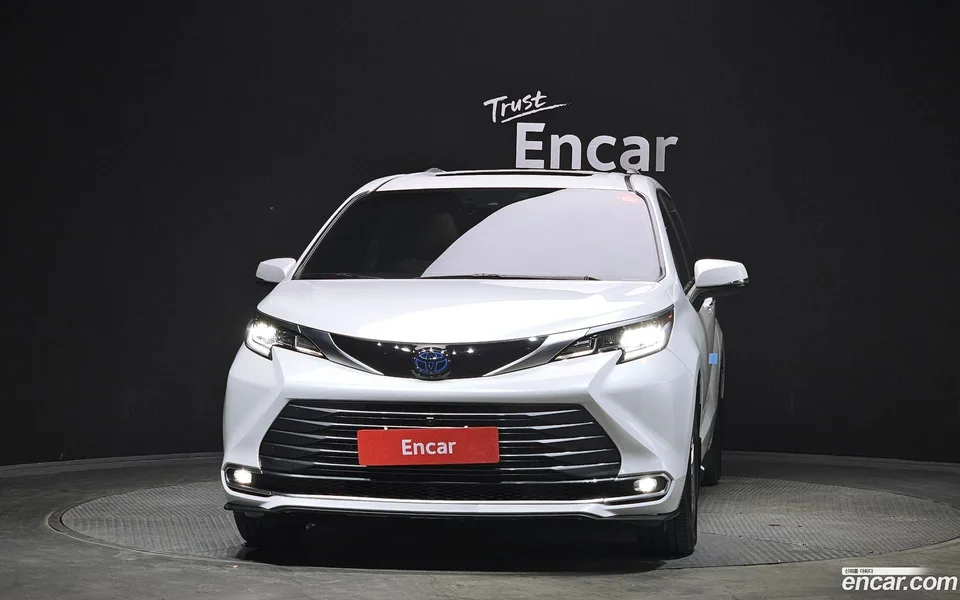 Toyota Sienna 2.5 AWD 2023 — миниатюра 3