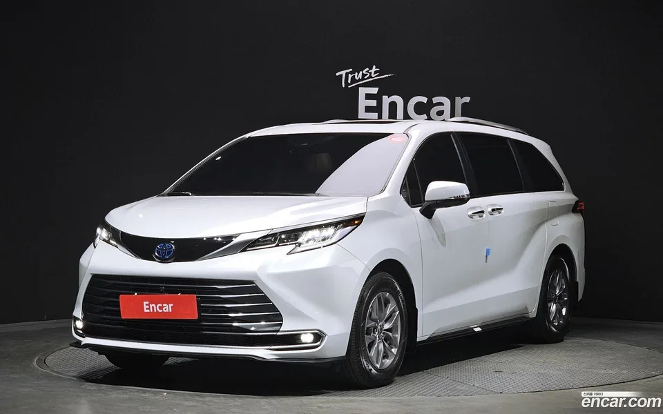 Toyota Sienna 2.5 AWD 2023 — фото 1, купить с доставкой в Москву