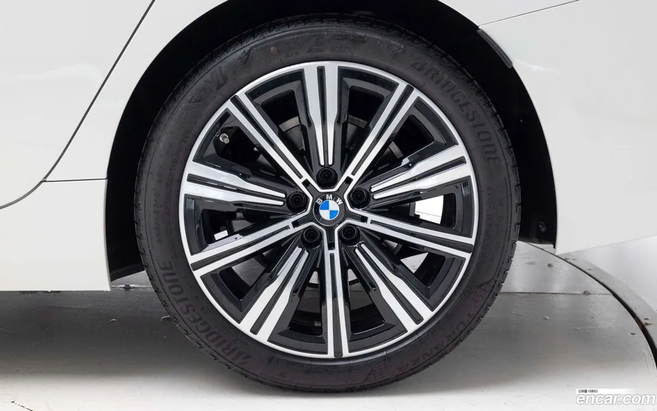 BMW 3 Series 320i 2025 — миниатюра 2