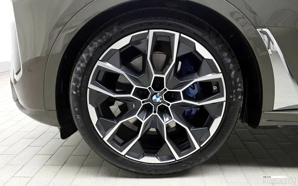 BMW X7 xDrive 40i M 6 2025 — миниатюра 2
