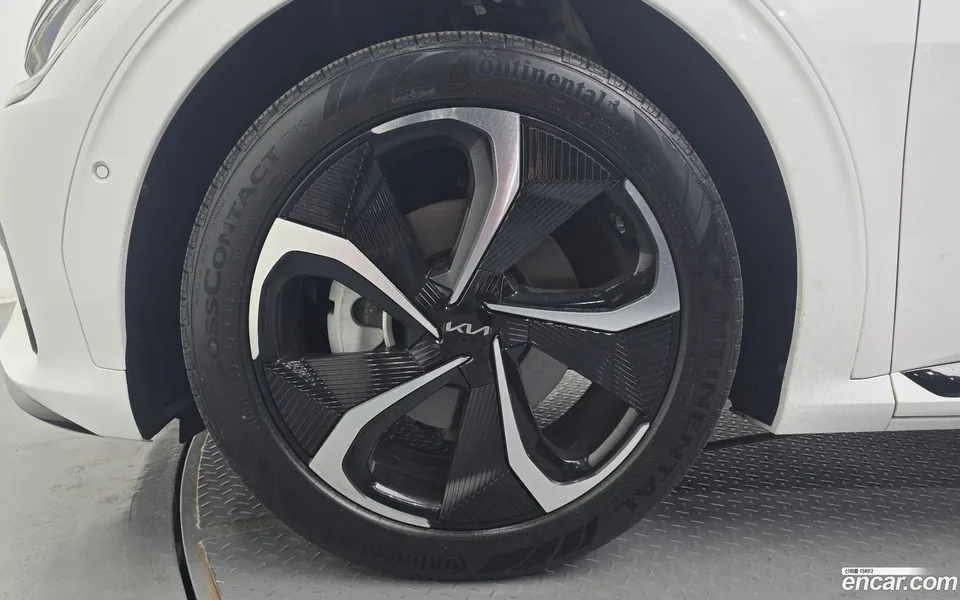 Kia EV6 2022 — миниатюра 2