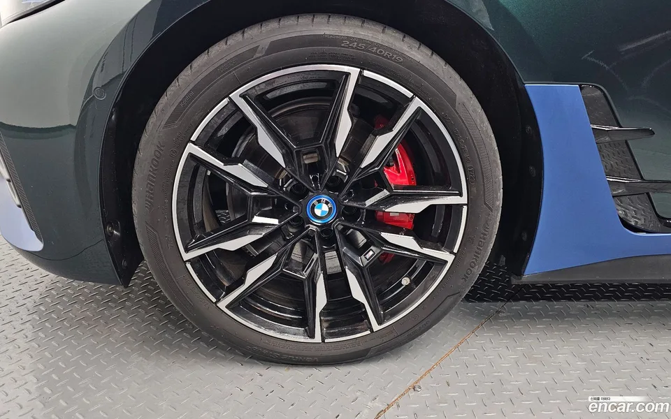 BMW i4 M50 2023 — миниатюра 2