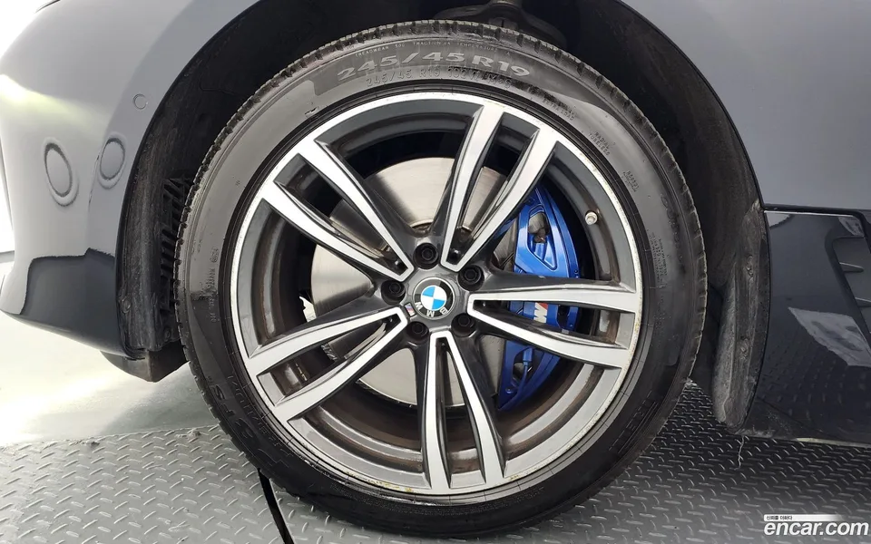 BMW 6 Series GT 620d xDrive M 2023 — миниатюра 2