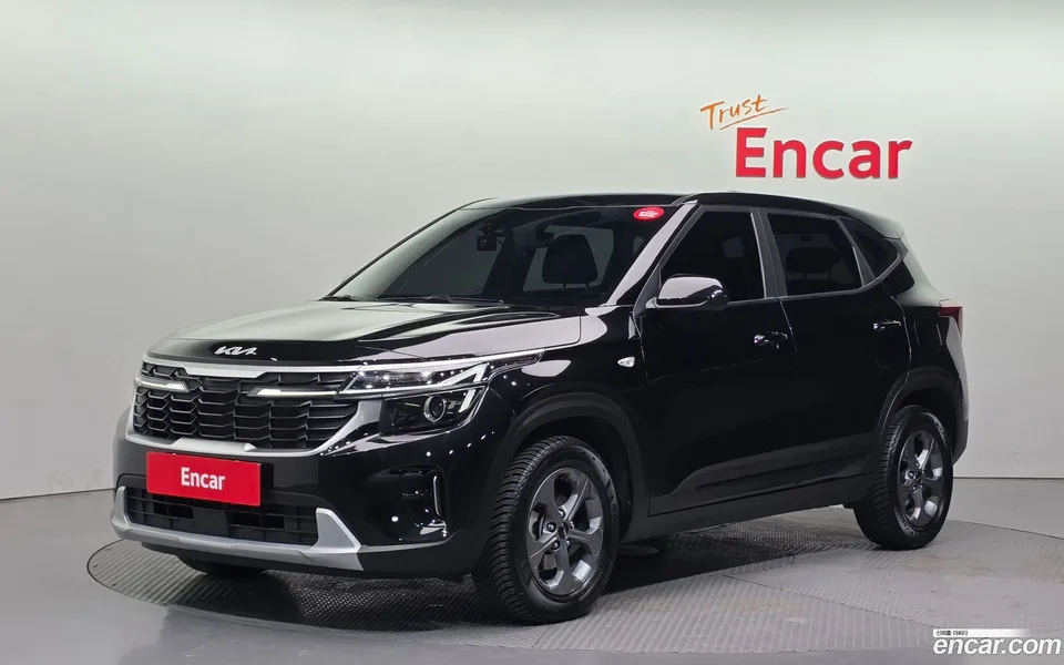 Kia Seltos 2.0 2WD 2023 — фото 1, купить с доставкой в Москву