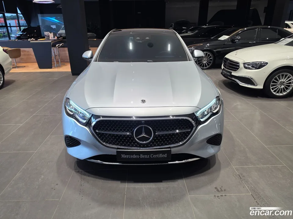 Mercedes-Benz E-Class E200 2025 — миниатюра 3