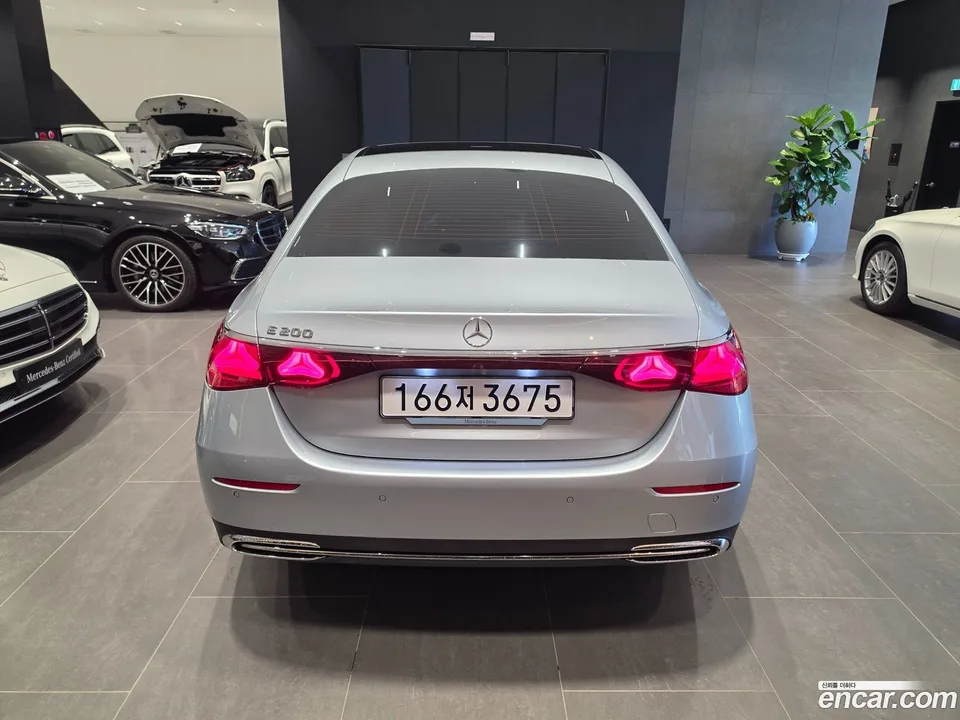 Mercedes-Benz E-Class E200 2025 — миниатюра 4