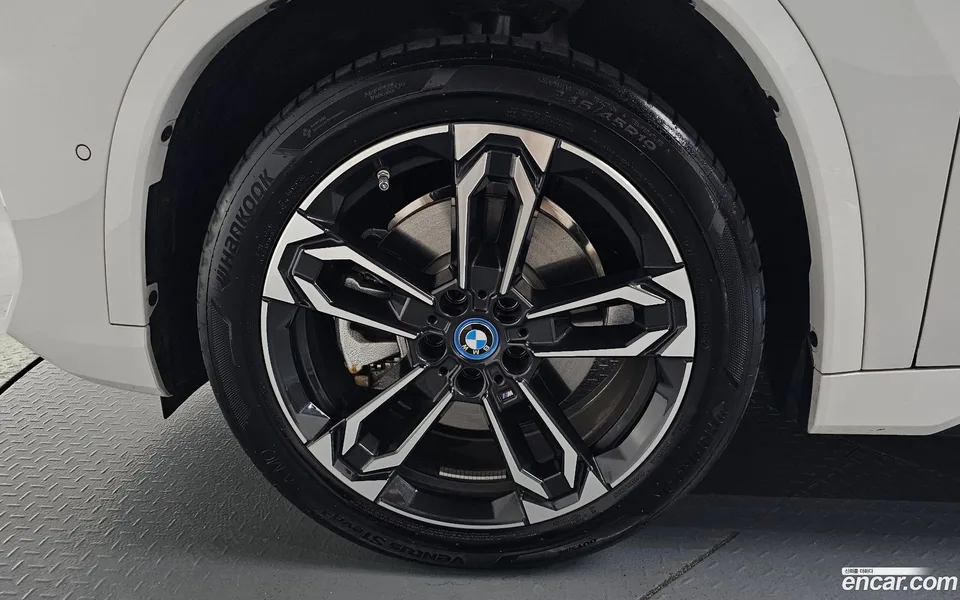 BMW iX1 xDrive 30 M 2025 — миниатюра 5