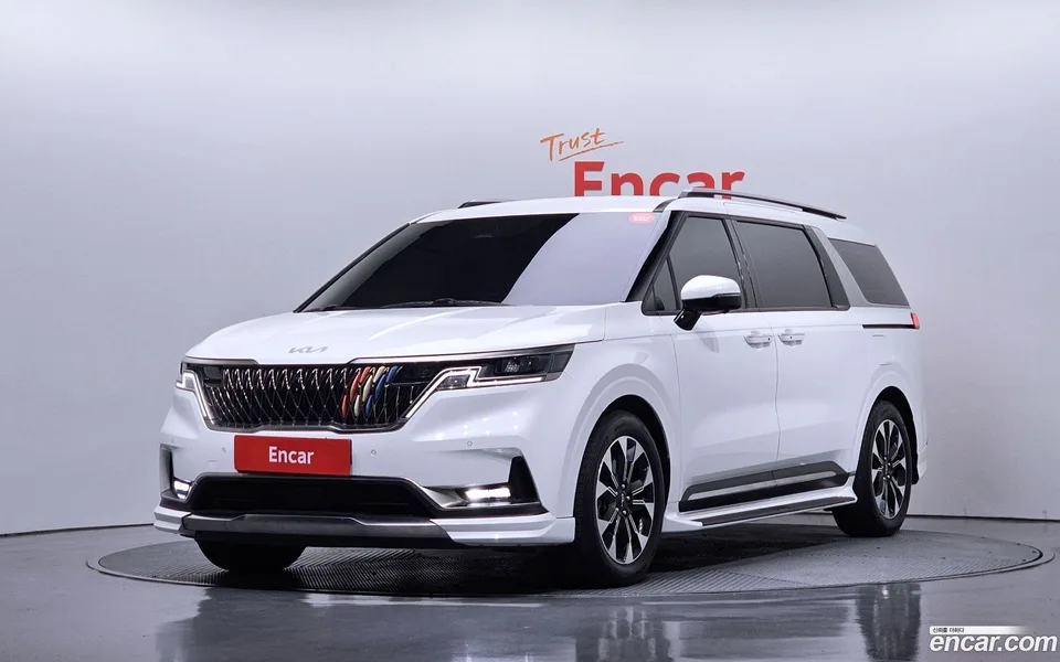 Kia Carnival 7 2023 — фото 1, купить с доставкой в Москву