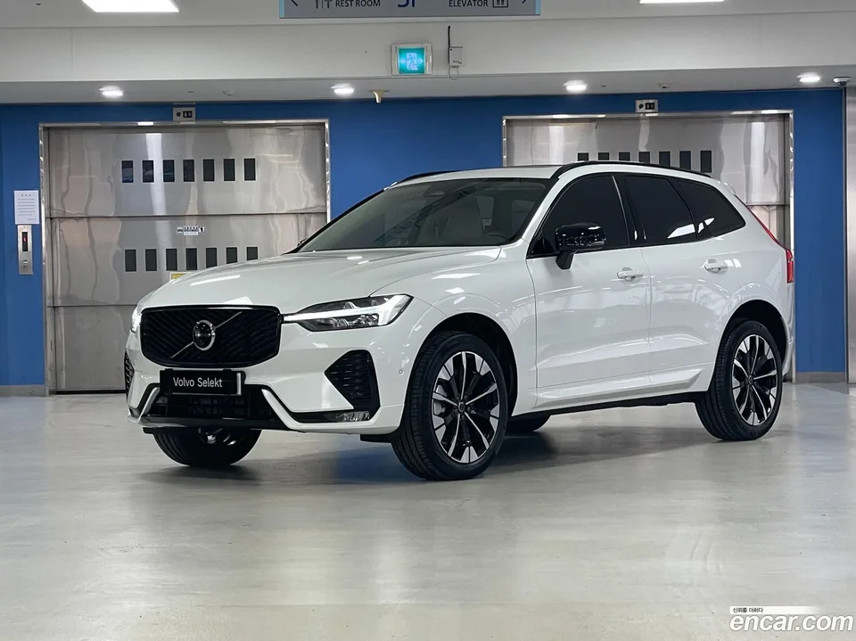 Volvo XC60 B5 2025 — фото 1, купить с доставкой в Москву