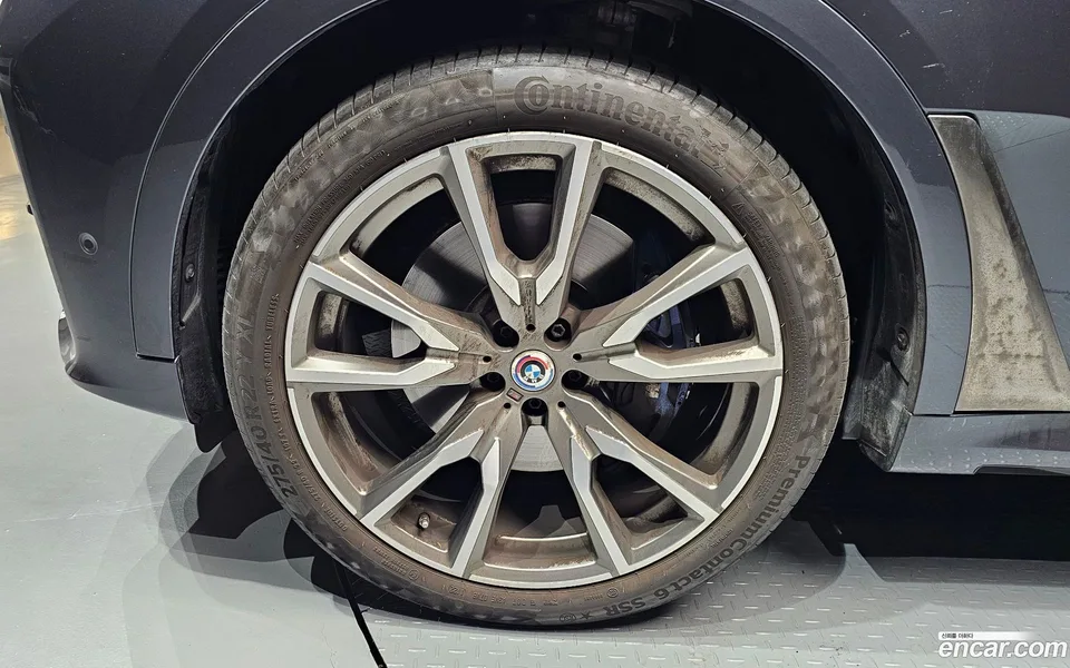 BMW X7 M50i 6 2022 — миниатюра 2