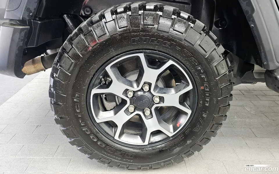 Jeep Wrangler 2.0 4 2022 — миниатюра 2