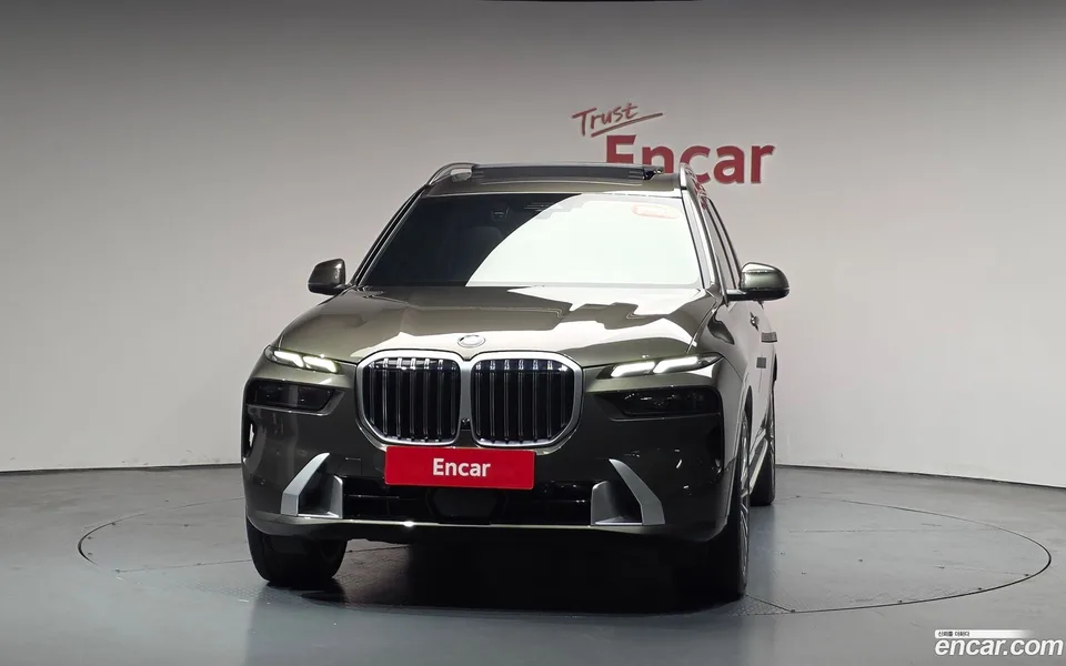 BMW X7 xDrive 40i 7 2023 — миниатюра 3