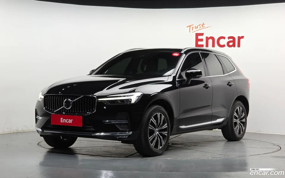 Volvo XC60 B5 2022 — фото 1, купить с доставкой в Москву