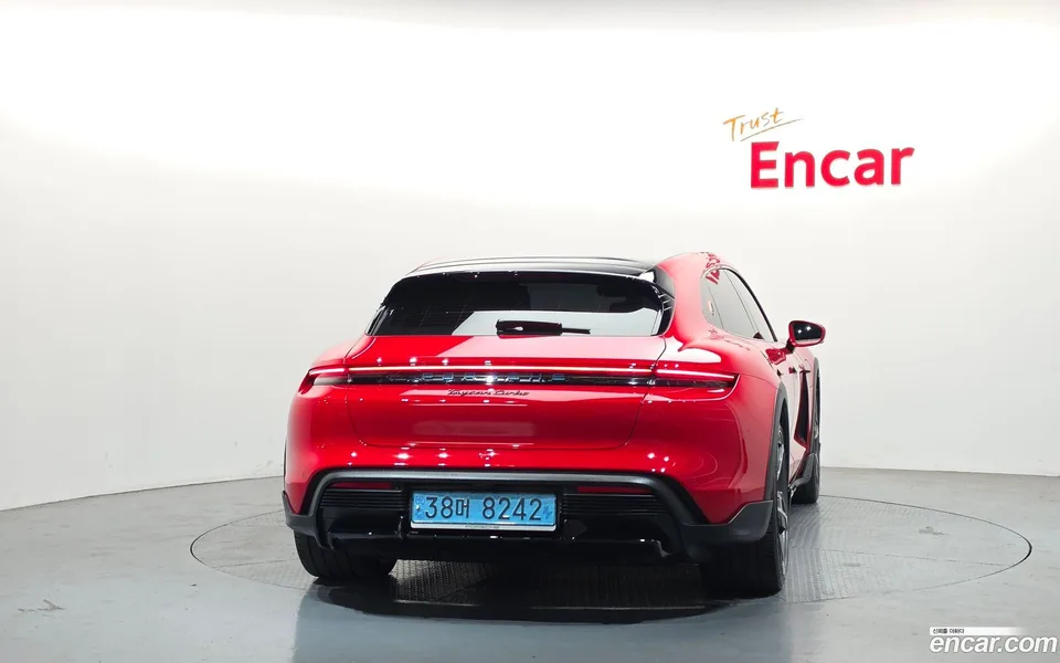 Porsche Taycan 2022 — миниатюра 4