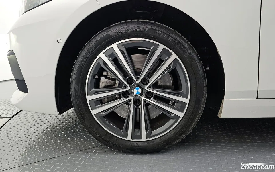BMW 2 Series Gran Coupe 220i 2024 — миниатюра 5
