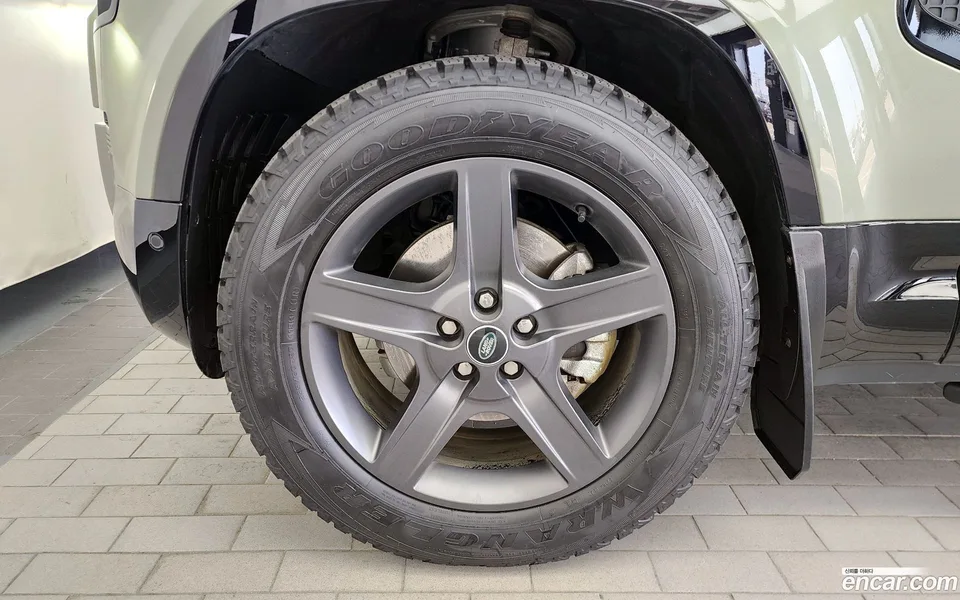 Land Rover Defender 110 D250 X- SE 2025 — миниатюра 2