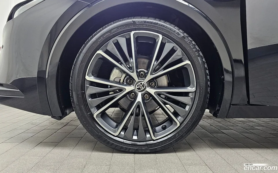 Toyota Prius 2.0 XLE 2024 — миниатюра 5