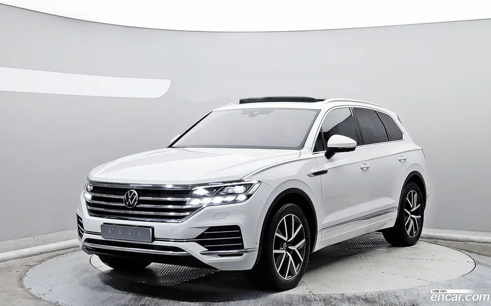 Volkswagen Touareg 3.0 TDI 2023 — фото 1, купить с доставкой в Москву