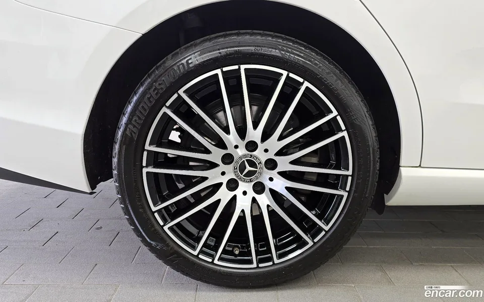 Mercedes-Benz C-Class C200 2022 — миниатюра 2