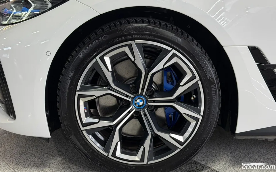 BMW i4 eDrive40 M 2023 — миниатюра 2