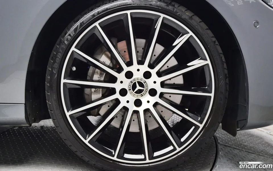 Mercedes-Benz E-Class E350 4MATIC AMG Line 2023 — миниатюра 2