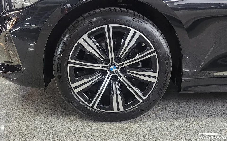 BMW 3 Series 320i 2025 — миниатюра 2
