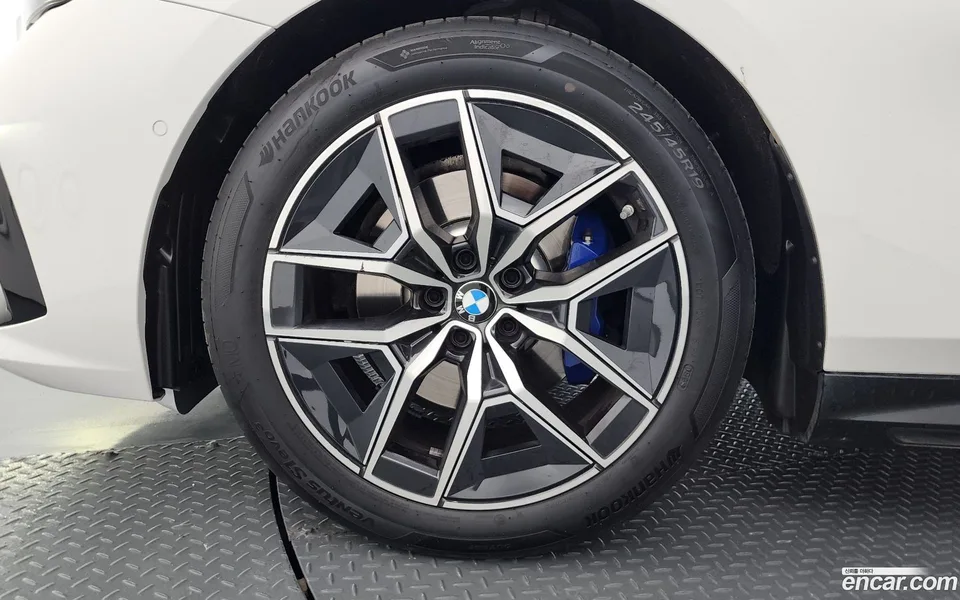 BMW 5 Series 520i M 2025 — миниатюра 2