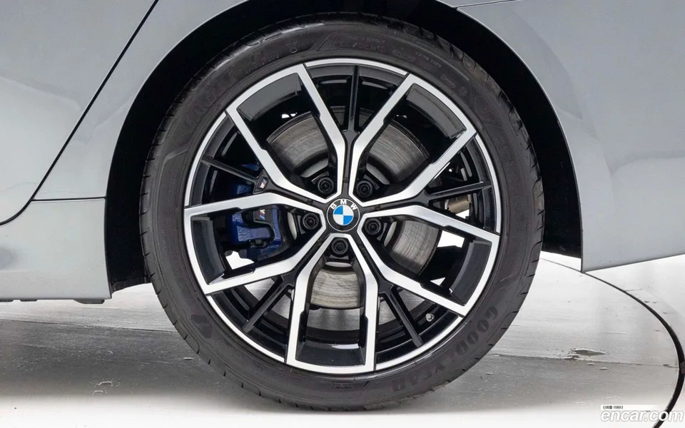 BMW 5 Series 530i xDrive M 2023 — миниатюра 2