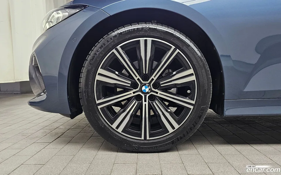 BMW 3 Series 320i 2025 — миниатюра 5